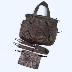 lululemon athletica triumph tote